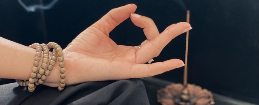 Ý nghĩa phong thủy khi đeo vòng tay trầm hương